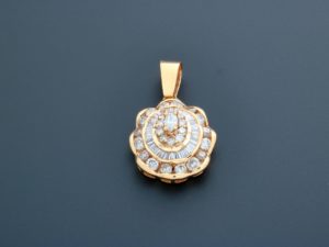 Lot #14764 – 14k Yellow Gold and Diamonds Necklace Pendant Jewelry Diamonds