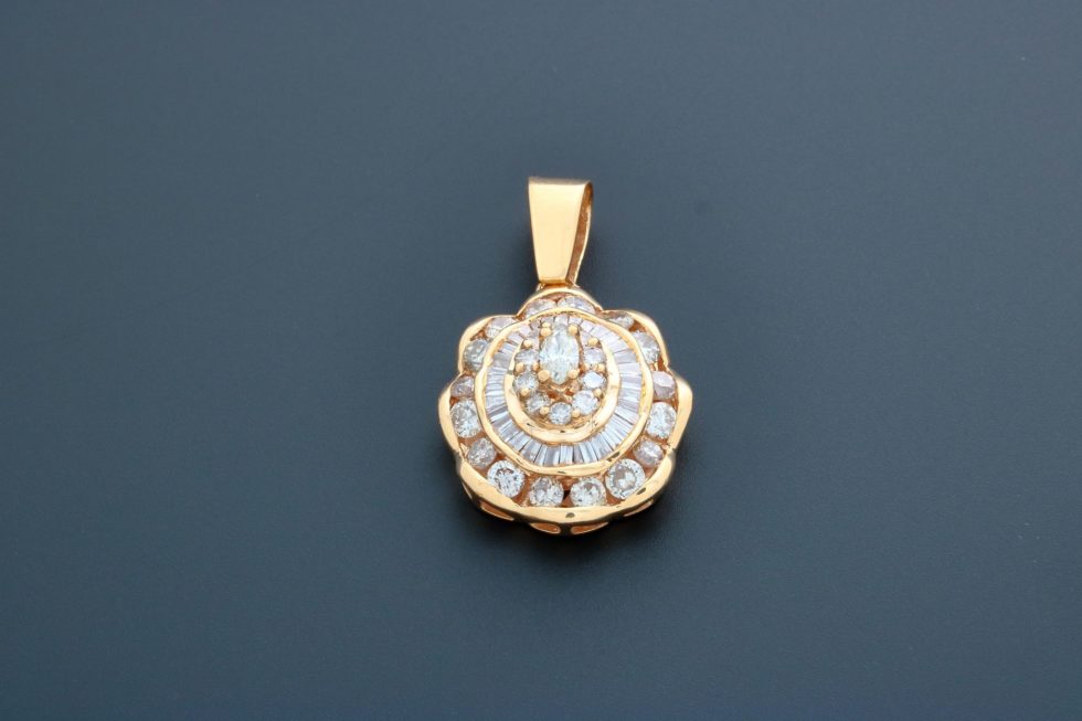 Lot #14861 – 14k Yellow Gold and Diamonds Necklace Pendant Jewelry Diamonds