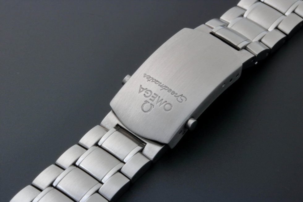 Lot #3637 – Omega Speedmaster Watch Bracelet 1564/975 19MM Omega Omega 1564/975
