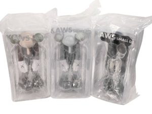 Lot #12958 – KAWS Small Lie Vinyl 3 Figure Set Brown, Grey, Black Art Toys KAWS