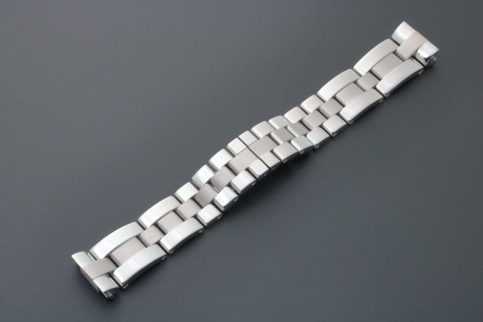 3318A Cartier Roadster Watch Bracelet 20MM