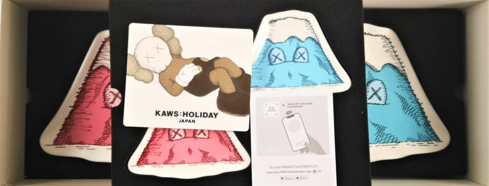 Kaws Holiday Japan Mount Fuji Plate Set  Baer & Bosch Toy Auctions
