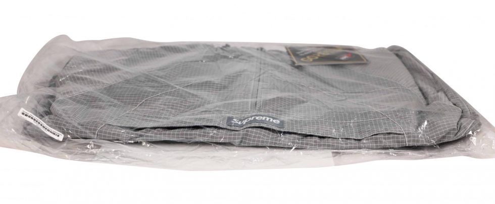 Lot #15066 – Supreme Gore-Tex Anorak Jacket Silver Size XL Jacket GORE-TEX