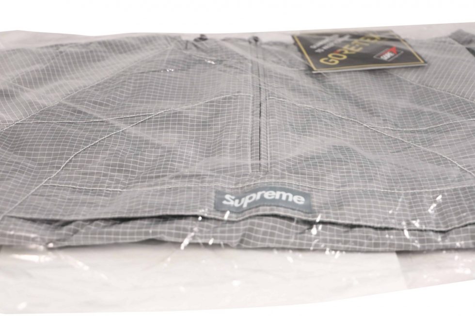 Lot #15066 – Supreme Gore-Tex Anorak Jacket Silver Size XL Jacket GORE-TEX