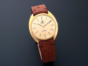 Lot #14120 – Vintage Universal Geneve Gilt Shadow Automatic Watch 566101 566101 Universal Geneve