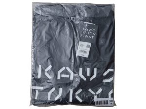 Lot #12994 – KAWS x Uniqlo Tokyo First T Shirt Black Size L Clothes & Shoes KAWS