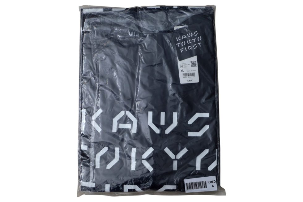 13660 KAWS x Uniqlo Tokyo First T Shirt Black Size XL – Baer & Bosch