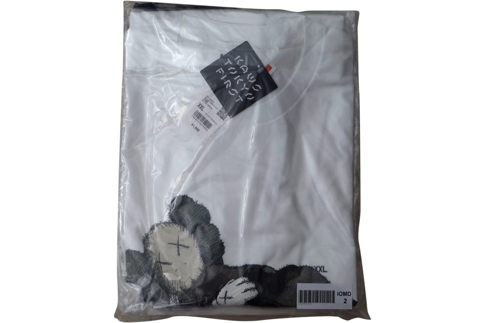 11585 KAWS x Uniqlo Tokyo First T Shirt White Size 2XL – Baer & Bosch
