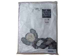 Lot #13029 – KAWS x Uniqlo Tokyo First T Shirt White Size XL Clothes & Shoes KAWS