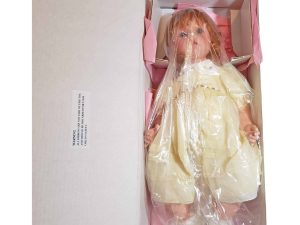 Lot #12324 – Susan Wakeen Collection Small World Baby Doll New In Box Lot #12324 – Susan Wakeen Collection Small World Baby Doll New In Box Art Toys Lot #12324 – Susan Wakeen Collection Small World Baby Doll New In Box Art Toys Susan Wakeen