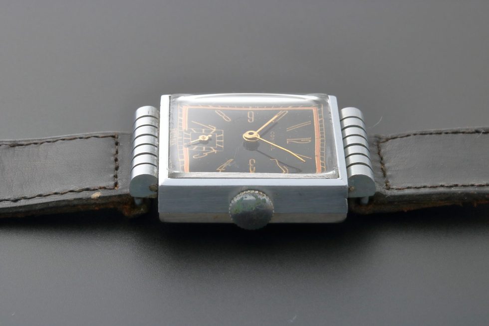 Lot #14693 – Vintage Gents Consul Fancy Shrouded Lugs Watch Consul Consul