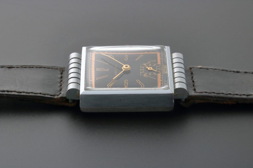 Lot #14693 – Vintage Gents Consul Fancy Shrouded Lugs Watch Consul Consul