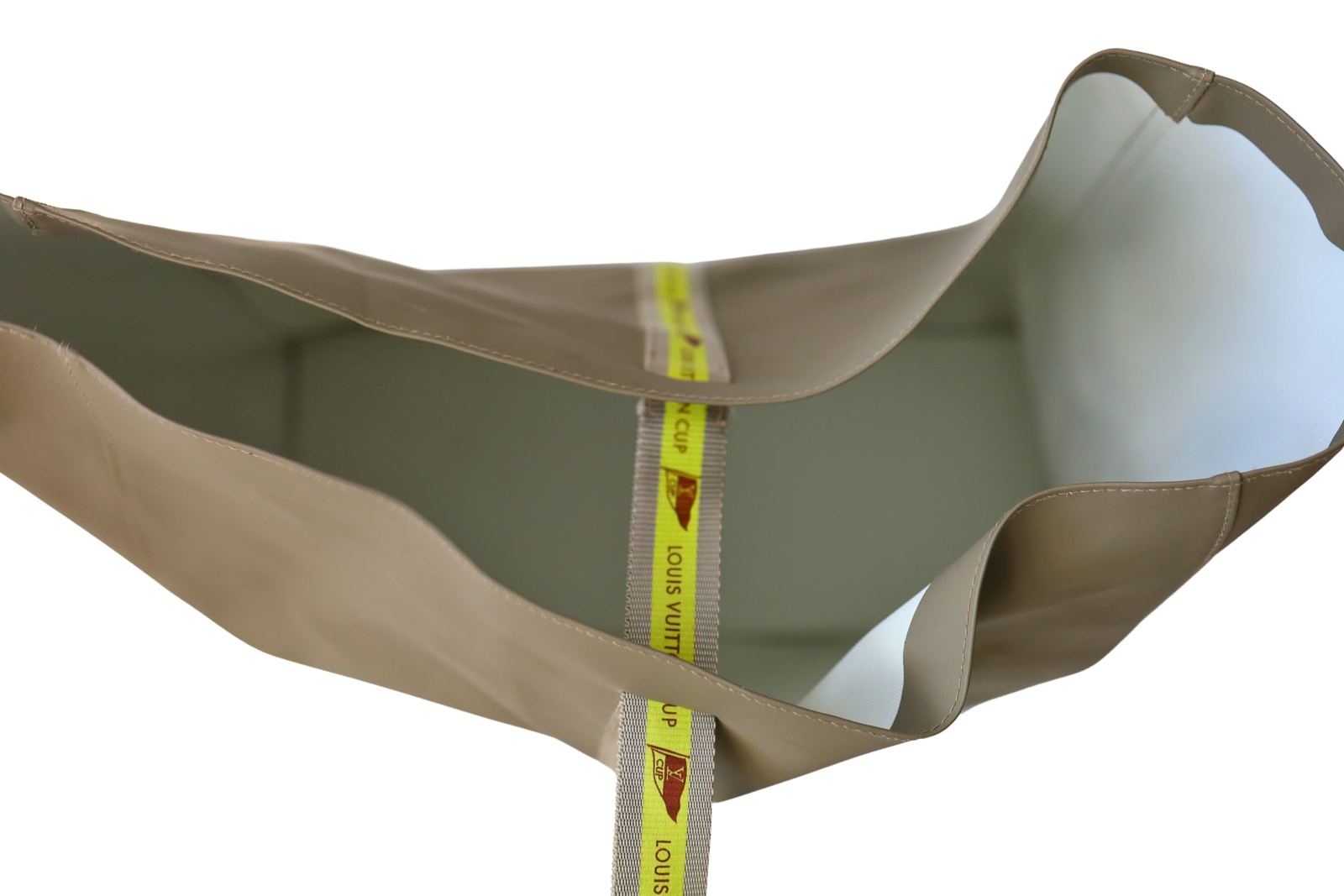 Lot #HB27-134 – Authentic Louis Vuitton Cup Bag Grey Vinyl Vintage GENUINE Lot #HB27-134 – Authentic Louis Vuitton Cup Bag Grey Vinyl Vintage GENUINE Bags Lot #HB27-134 – Authentic Louis Vuitton Cup Bag Grey Vinyl Vintage GENUINE Bags Bags