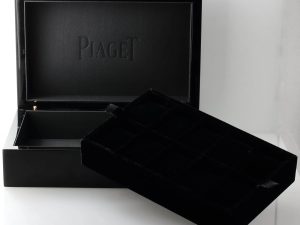Lot #HB31-010 – Piaget Holds 10 Watches Lacquered Watch Box Case Piaget